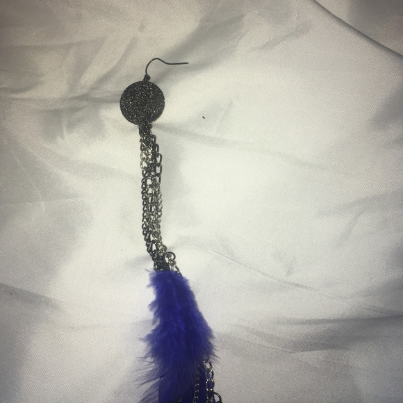 FUN FLIRTY PARTY LONG FEATHER EARINGS - Picture 2 of 6